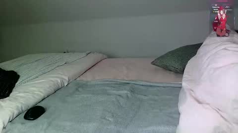     Help me reach 100 thumbs up  online show from 10/28/25, 07:27