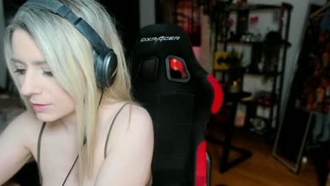 Wolfs Girl online show from 03/12/25, 08:10