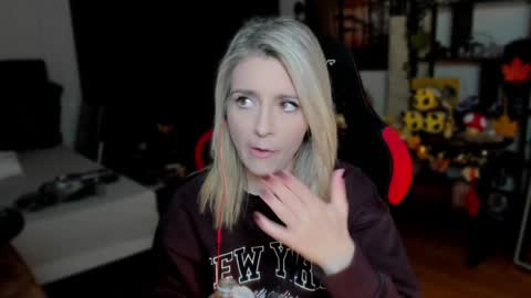 Wolfs Girl online show from 09/23/25, 04:54