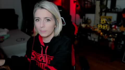 Wolfs Girl online show from 09/25/25, 05:49