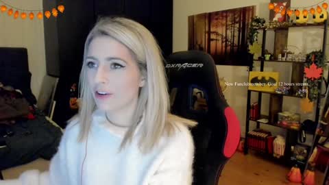 Wolfs Girl online show from 11/21/25, 10:52