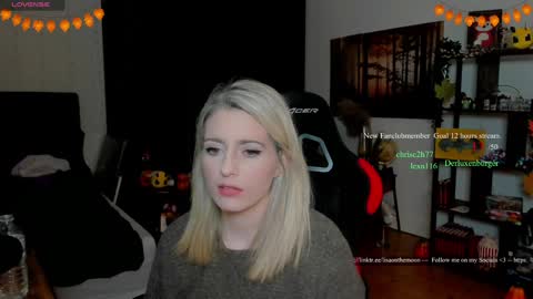 Wolfs Girl online show from 11/22/25, 07:24