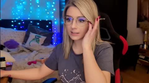 Wolfs Girl online show from 03/19/26, 07:07