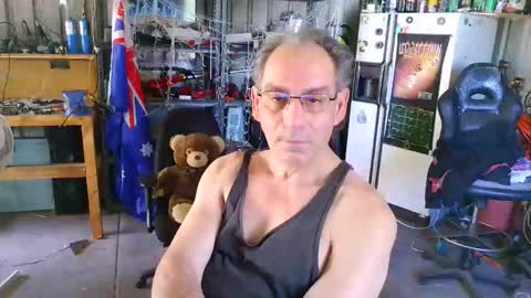 kimintheshed online show from 11/30/25, 02:15