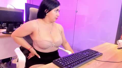 Camila online show from 11/01/25, 01:13