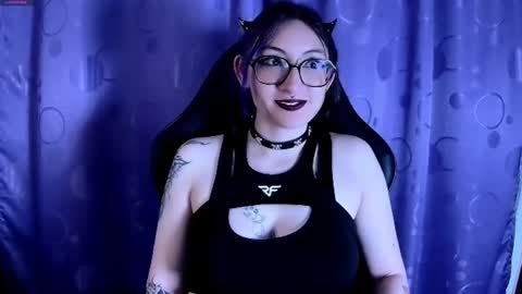 Snapshot of kimlennox_ chatting on 01/29/25, 02:19   online show from 01/29/25, 02:19