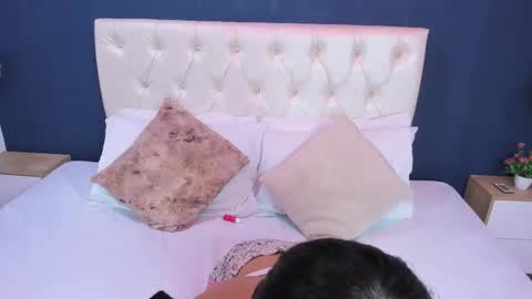 kimluna1 online show from 12/02/25, 12:38