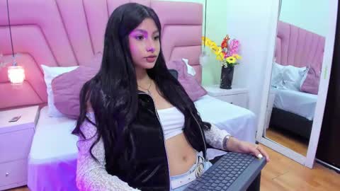 kimluna1 online show from 12/22/25, 03:25