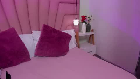 kimluna1 online show from 02/15/26, 04:20