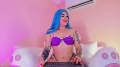 Kim  online show from 11/21/25, 08:29