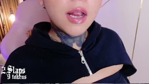     online show from 06/11/26, 02:04