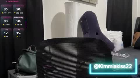 Snapshot of kimmiakiss22 chatting on 10/21/25, 06:41 Kimmi online show from 10/21/25, 06:41