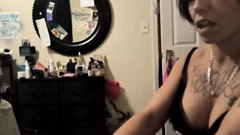 kimmiemode online show from 10/15/25, 02:44