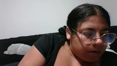 Snapshot of kimmy_kimmy_ chatting on 01/21/25, 01:29 Kimmy online show from 01/21/25, 01:29
