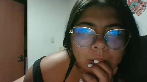 Snapshot of kimmy_kimmy_ chatting on 02/18/25, 01:54 Kimmy online show from 02/18/25, 01:54