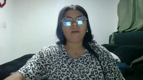 Snapshot of kimmy_kimmy_ chatting on 10/26/25, 02:17 Kimmy online show from 10/26/25, 02:17