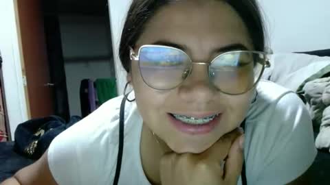 Snapshot of kimmy_kimmy_ chatting on 01/06/26, 11:18 Kimmy online show from 01/06/26, 11:18