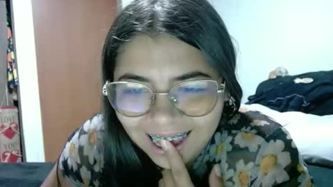 Snapshot of kimmy_kimmy_ chatting on 01/08/26, 01:30 Kimmy online show from 01/08/26, 01:30