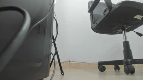 Snapshot of kimthompsonn chatting on 12/18/24, 12:18 Kim Thompson online show from 12/18/24, 12:18