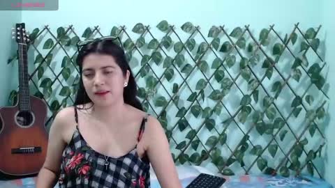 Snapshot of kimzu2830 chatting on 02/08/25, 10:51 Kim and Zuka online show from 02/08/25, 10:51