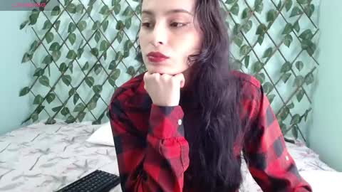 Snapshot of kimzu2830 chatting on 03/07/25, 12:01 Kim and Zuka online show from 03/07/25, 12:01