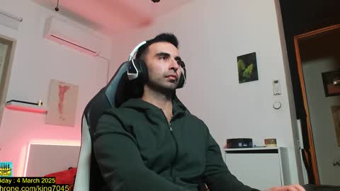 Snapshot of king7045 chatting on 02/18/25, 03:32 king7045 online show from 02/18/25, 03:32