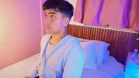 king  help me reach 100 likes online show from 12/18/25, 03:12