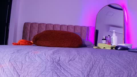 Bella online show from 03/25/26, 03:01