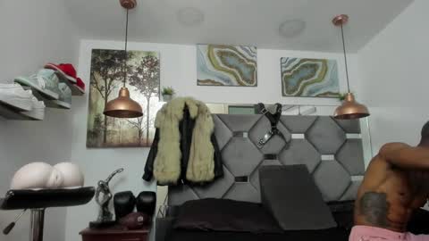 Snapshot of king_fitt_ chatting on 01/26/25, 12:58 HOT MEN BLACK online show from 01/26/25, 12:58