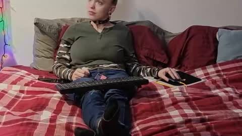 Scarred Thighs online show from 12/17/25, 12:16