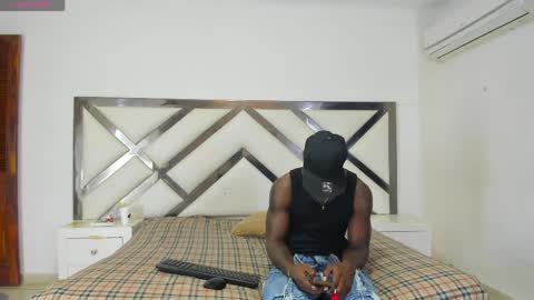 Snapshot of kingmaverickx chatting on 04/19/26, 02:33 kingmaverickx online show from 04/19/26, 02:33