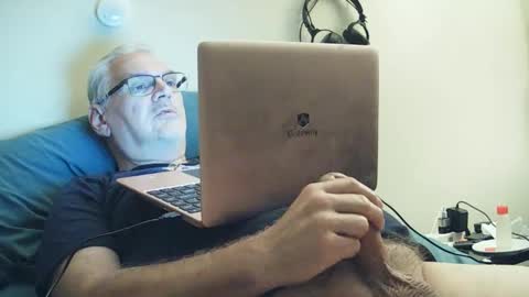 kingtongue10 online show from 10/11/25, 10:36