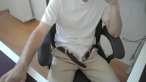 Snapshot of kinky_alaric chatting on 06/16/26, 12:19 kinky_alaric online show from 06/16/26, 12:19
