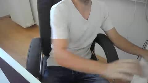 Snapshot of kinky_alaric chatting on 06/29/26, 12:05 kinky_alaric online show from 06/29/26, 12:05