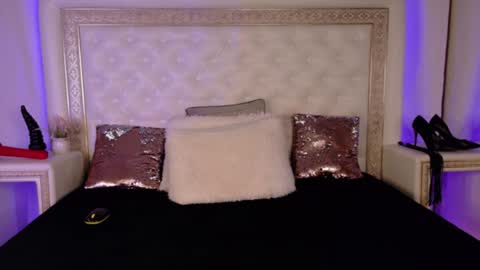 Courtney online show from 01/17/25, 01:04