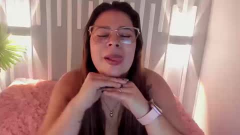 Snapshot of kinky_esmerald chatting on 02/24/26, 03:43 online show from 02/24/26, 03:43