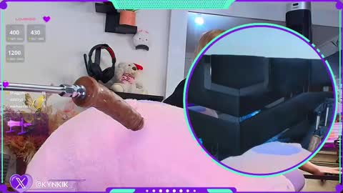 Snapshot of kinky_karo chatting on 02/10/25, 02:05 online show from 02/10/25, 02:05