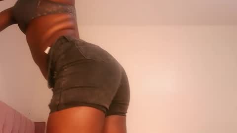 Lola online show from 02/20/26, 01:57