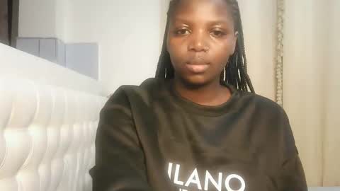 Lola online show from 04/02/26, 11:24