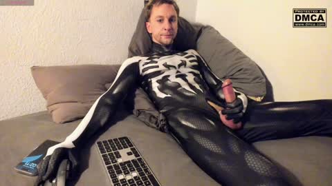 Snapshot of kinky_spidey chatting on 12/16/24, 01:10 kinky_spidey online show from 12/16/24, 01:10