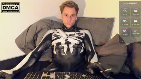 Snapshot of kinky_spidey chatting on 01/19/25, 10:17 kinky_spidey online show from 01/19/25, 10:17