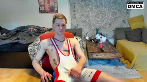 Snapshot of kinky_spidey chatting on 04/19/26, 05:34 kinky_spidey online show from 04/19/26, 05:34