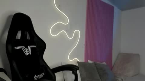 kinky yeyns online show from 12/19/25, 12:17