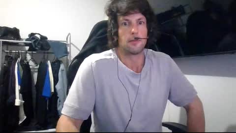 Snapshot of kinkybinerd chatting on 12/21/24, 04:57 Horny Bloomy online show from 12/21/24, 04:57