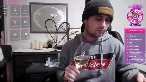 Maysie and Hunter online show from 12/25/24, 04:12