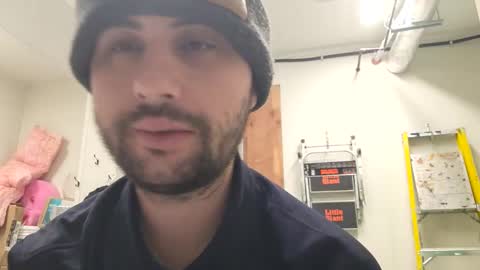 Maysie and Hunter online show from 02/18/25, 11:55