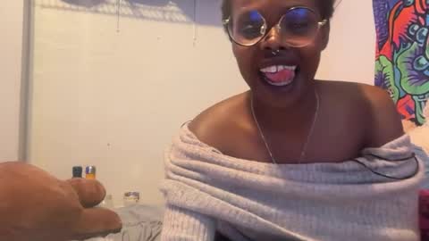 Snapshot of kinkycoupleinteracial chatting on 06/28/26, 12:27 interracialfacial online show from 06/28/26, 12:27