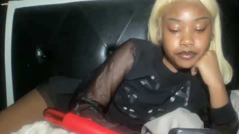 Bunniii online show from 02/10/25, 09:58