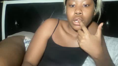 Bunniii online show from 02/12/25, 07:23