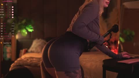 kinkylina_ online show from 12/08/24, 08:41